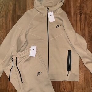 Nike Hoodie and Sweats Set